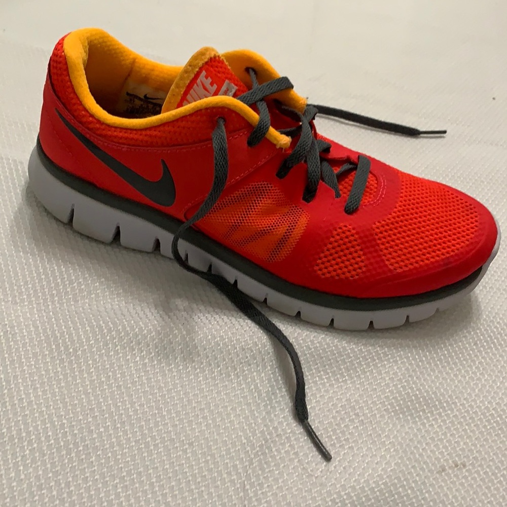 Nike shoe Size 6Y
